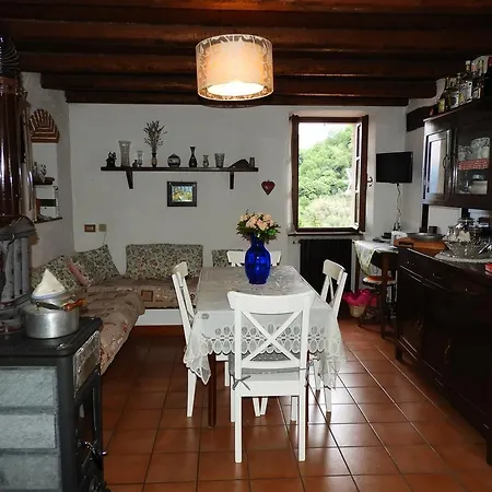 Lake View 2/3 P Apt Near Varenna בית נופש